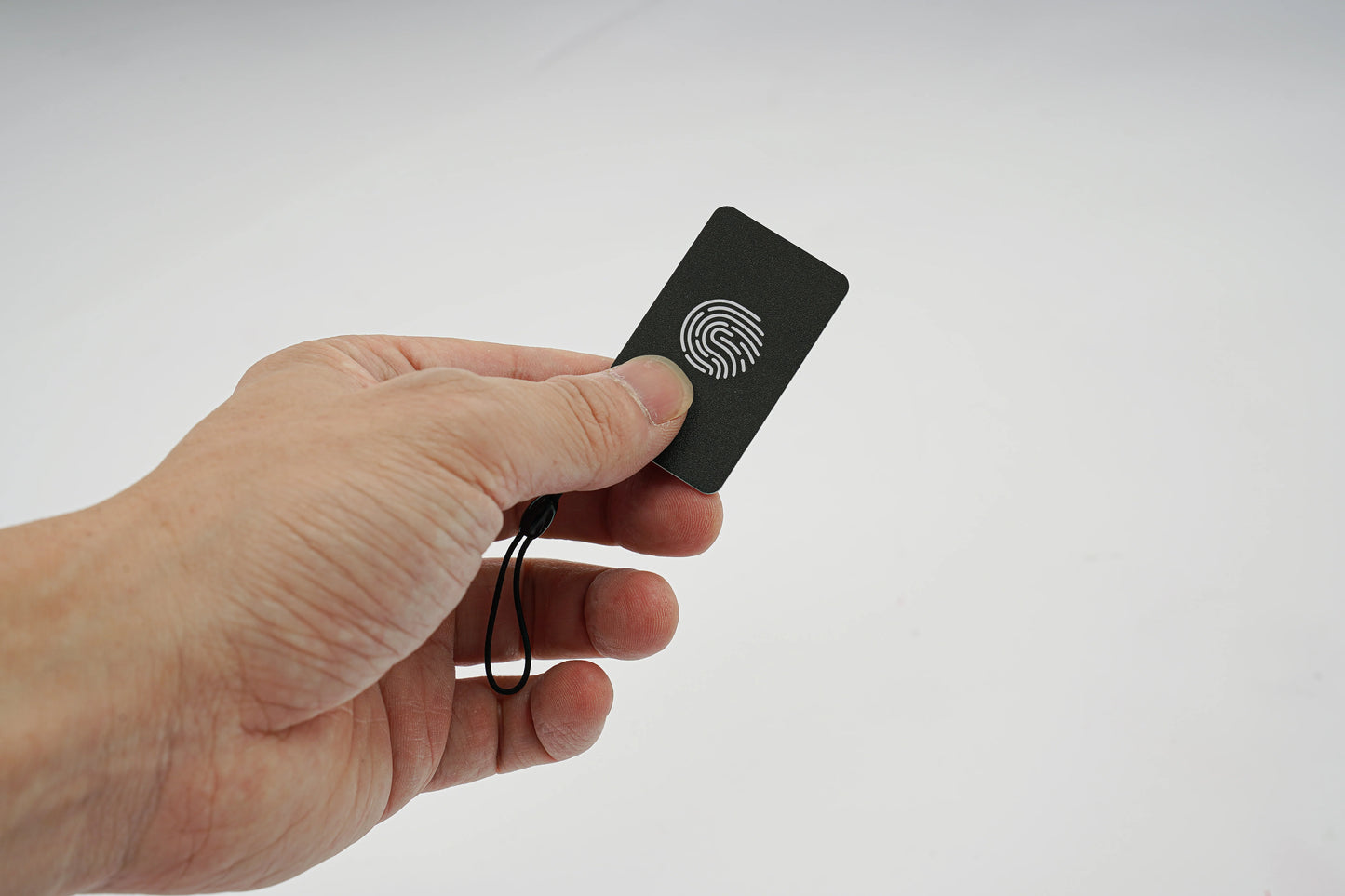 SmartAccess Pro™ – Serratura Intelligente con Maniglia, Impronta Digitale e Controllo WiFi Tuya